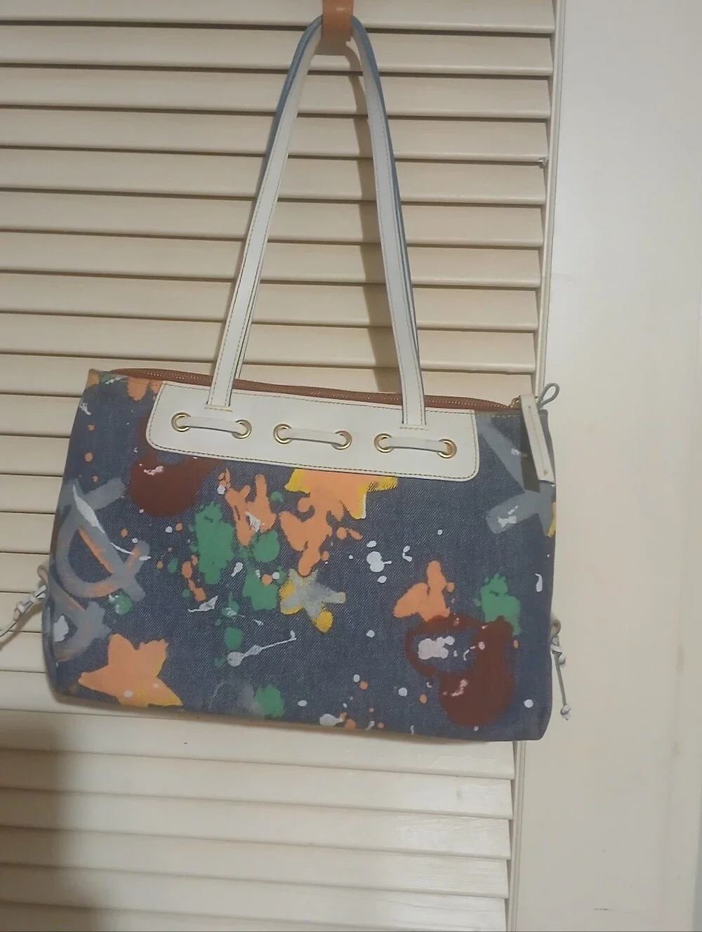 Dooney & Bourke stylish dooney